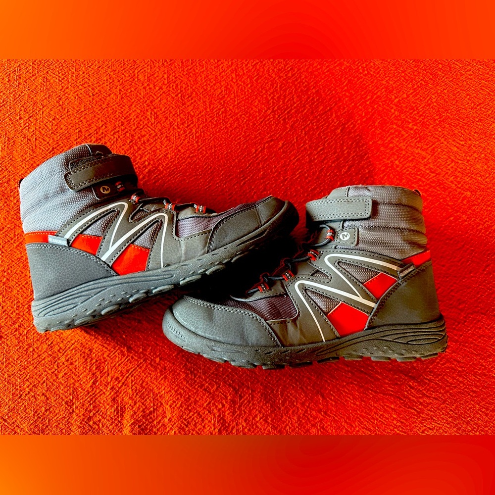 Boys Merrill size 6 snow boots